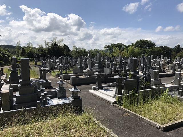 伯耆町町営公園墓地01