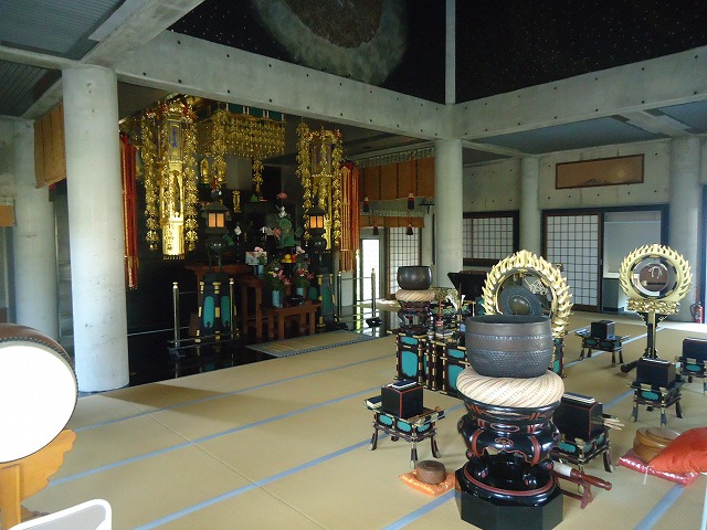 本堂内部