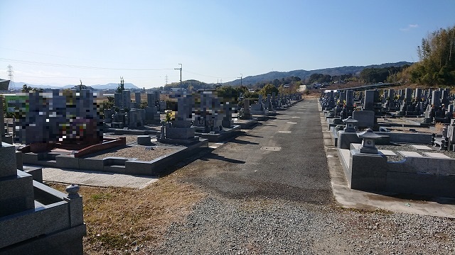 霊園メイン通路