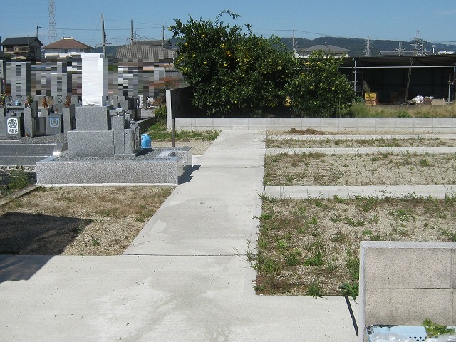 磯壁加守共同墓地